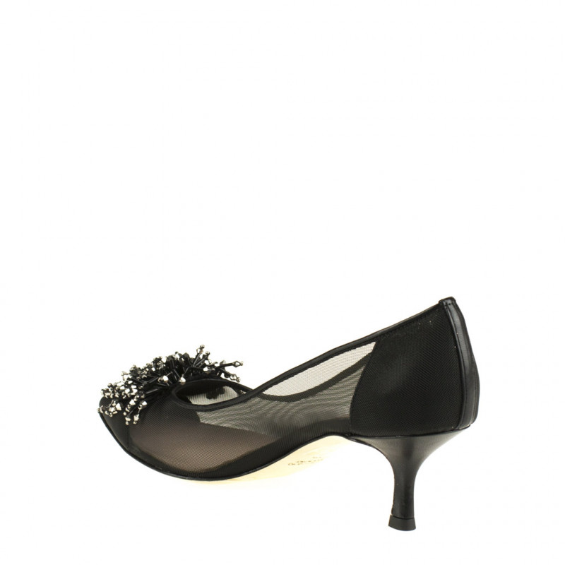 Decolletè in pelle nera con tacco medio - immagine 4