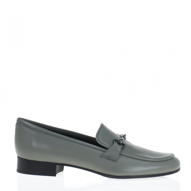 Mocassino pelle grigio con morsetto