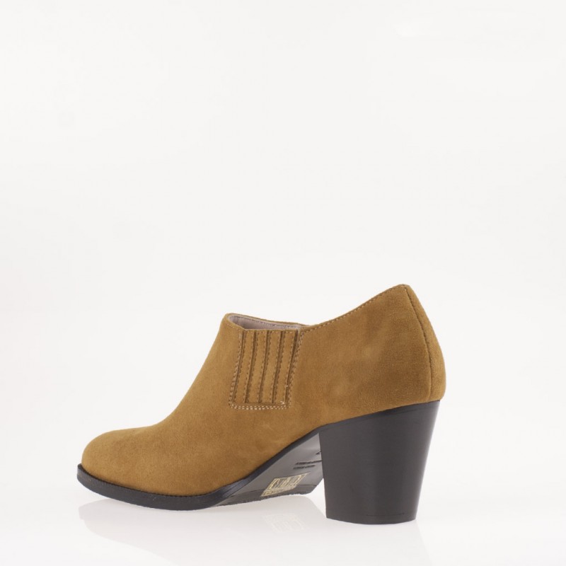 Scarpa in camoscio tabacco - immagine 5