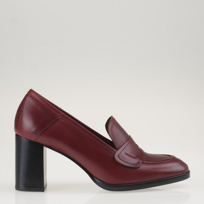 Mocassino rosso con tacco alto