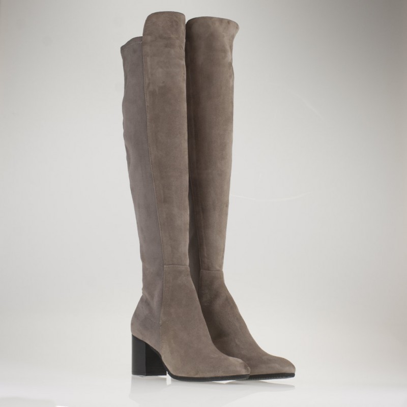 Stivale tortora sopra il ginocchio con tacco medio - immagine 2