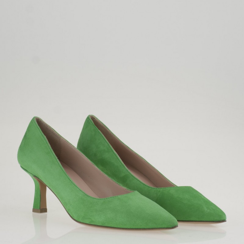 Decolletè a punta in camoscio verde - immagine 3