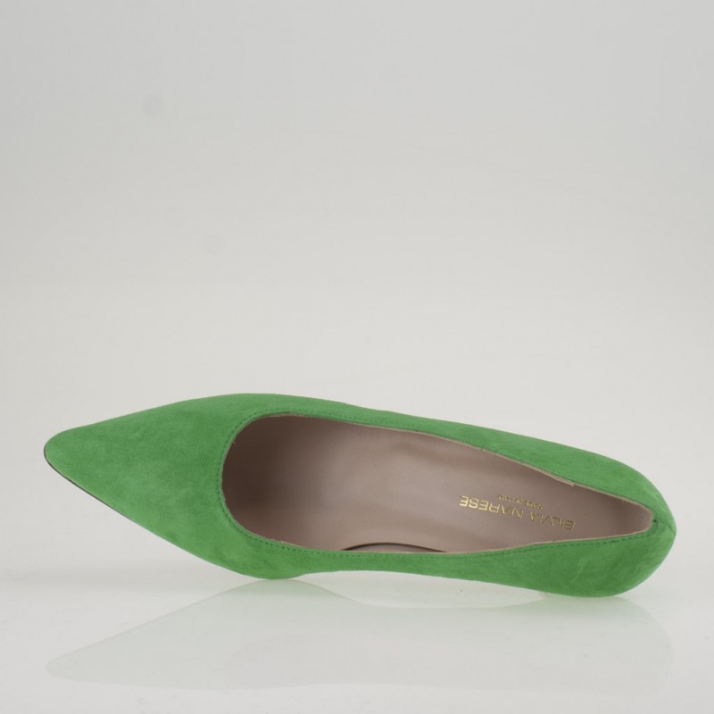 Decolletè a punta in camoscio verde - immagine 5