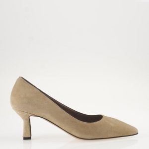 Decolletè a punta in camoscio beige