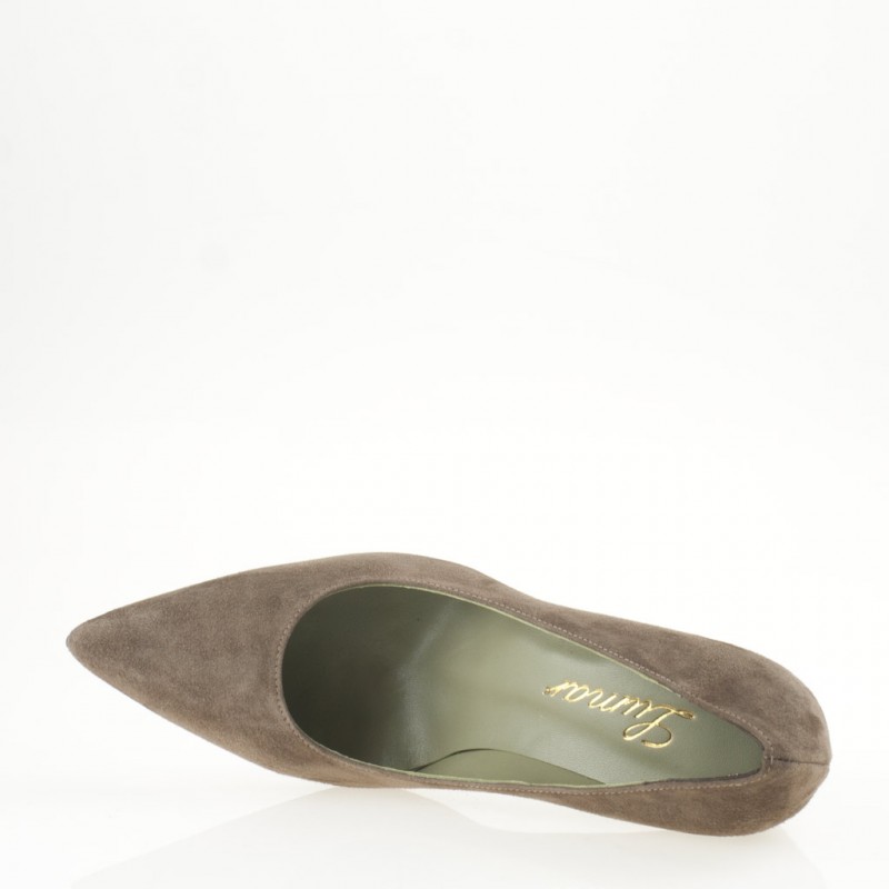 Decolletè a punta in camoscio tortora - immagine 5