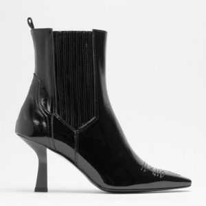 Stivaletto in vernice nera