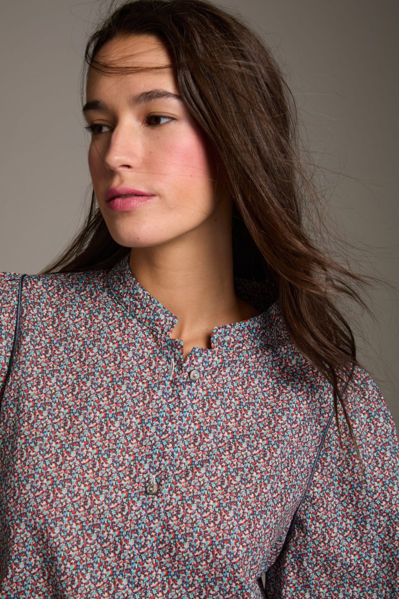 Camicia Sibilla in cotone a macchioline azzurro e rosso - immagine 6