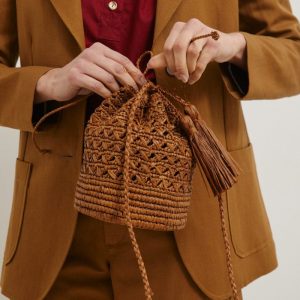 Borsa a secchiello in rafia marrone