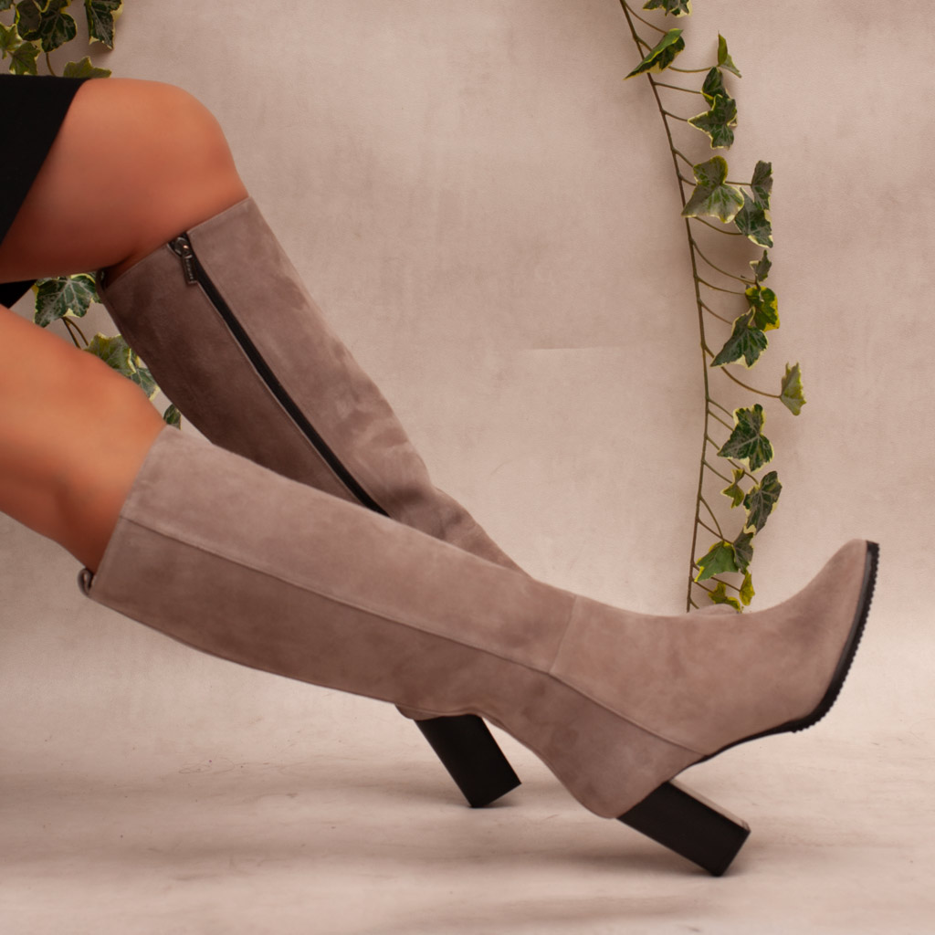 Stivale Tortora Tacco Alto Camoscio Elegante Cervone - immagine 3