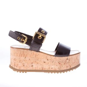CAR SHOE sandalo in pelle NERO con fibbie dorate e zeppa in sughero. Tacco 7 cm