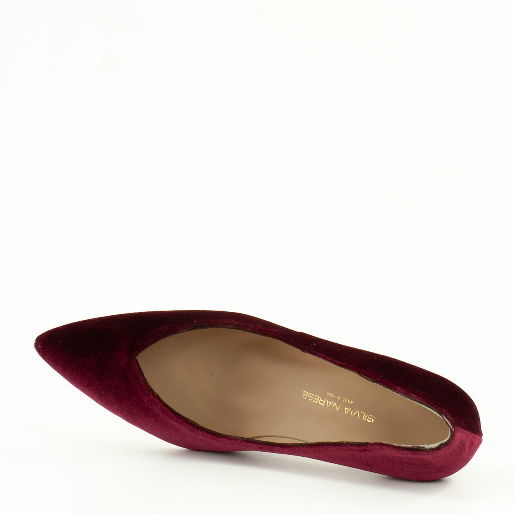 Decolletè a punta in velluto bordo - immagine 5