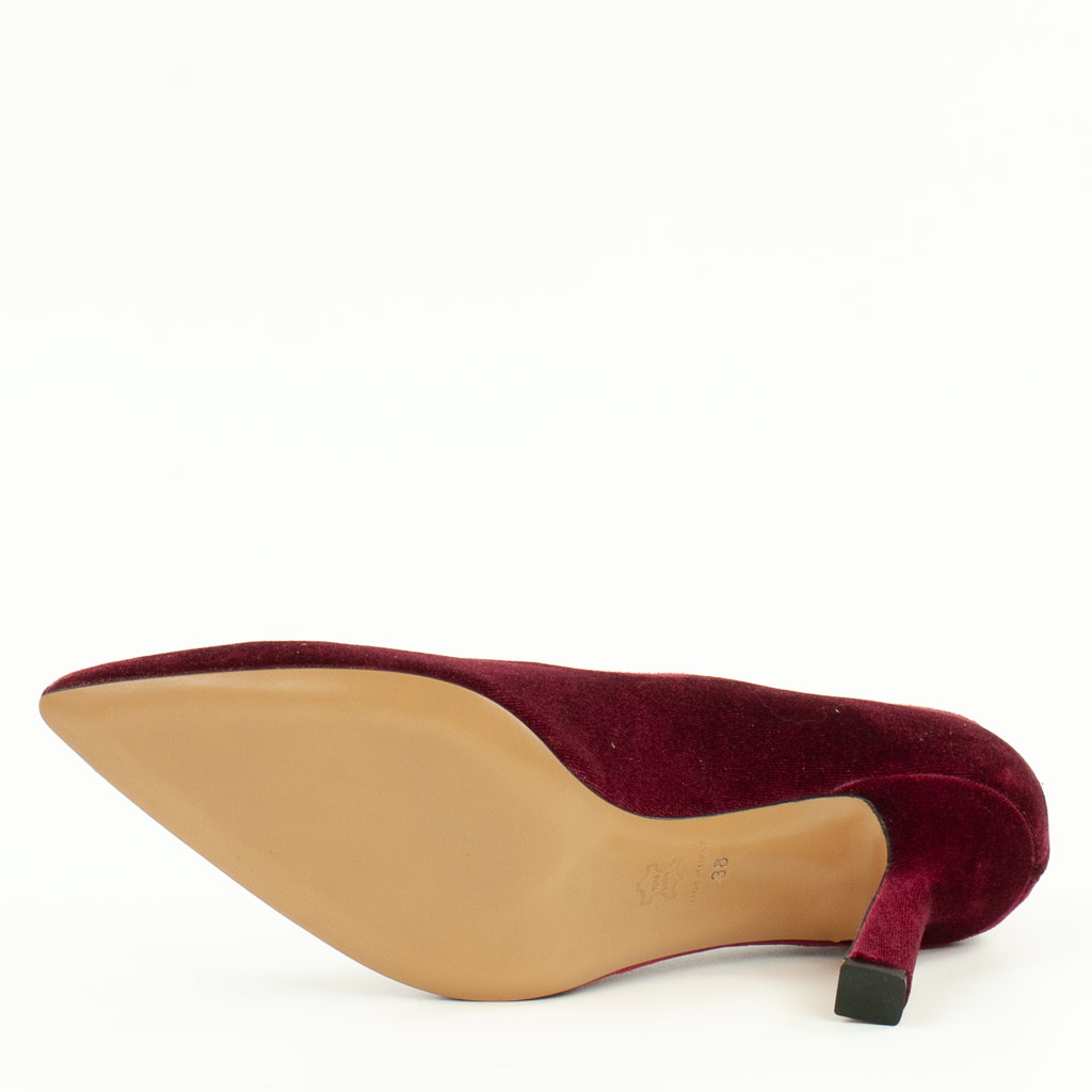 Decolletè a punta in velluto bordo - immagine 6