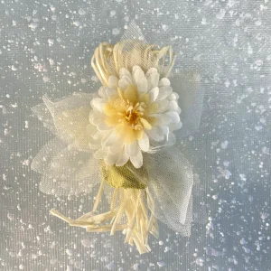 Spilla fiori di paglia per bambina