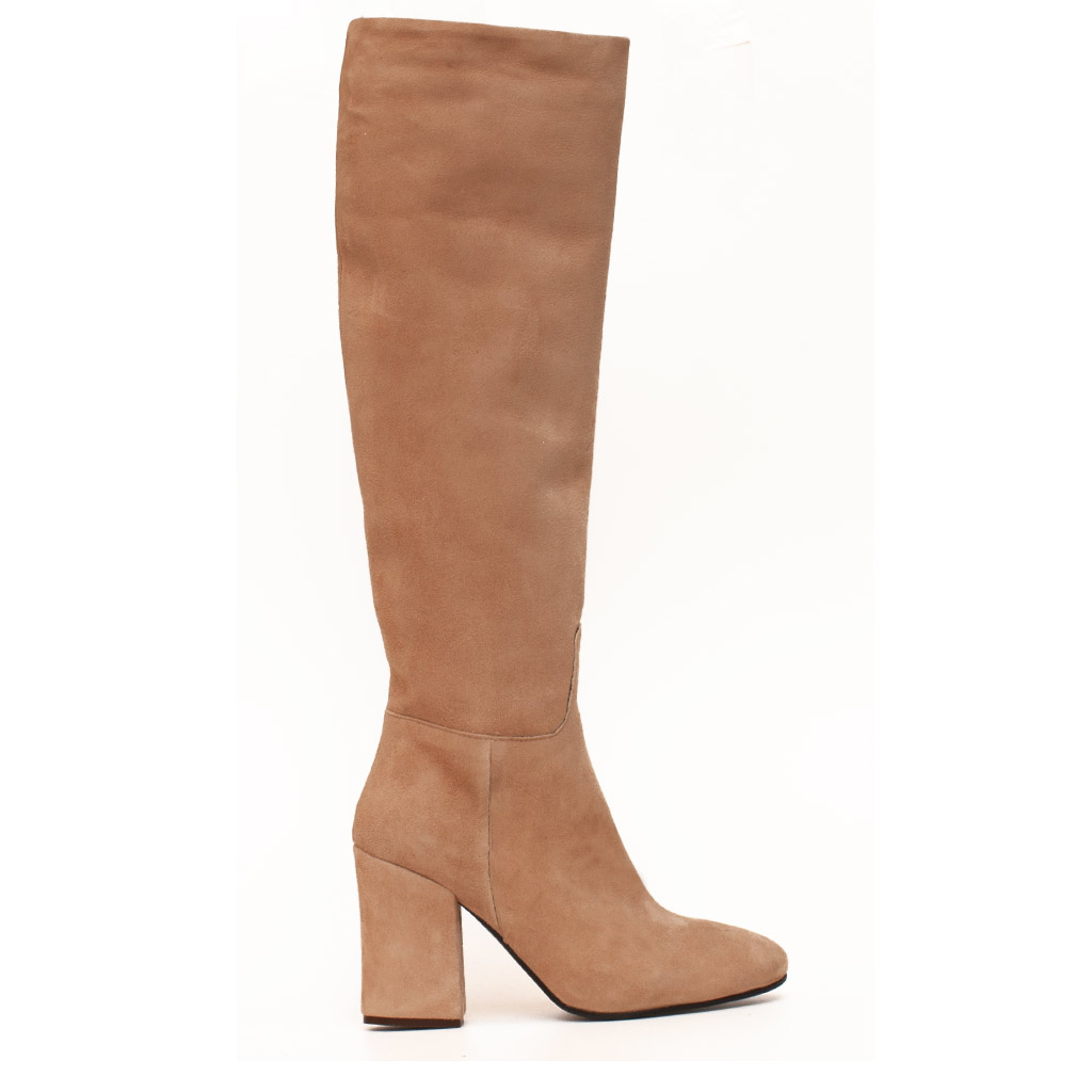 Stivale a tubo in camoscio nude - immagine 5